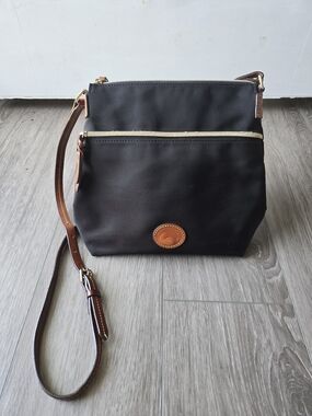 Dooney & Bourke Black Nylon Crossbody Bag Tan Leather Trim Red Lining Gold Zip